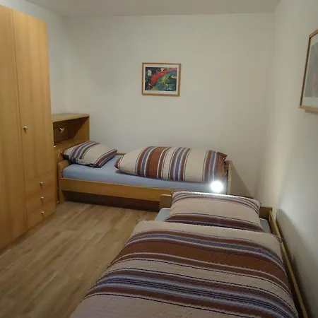 Grosse In Sinbronn Mit Garten Apartman